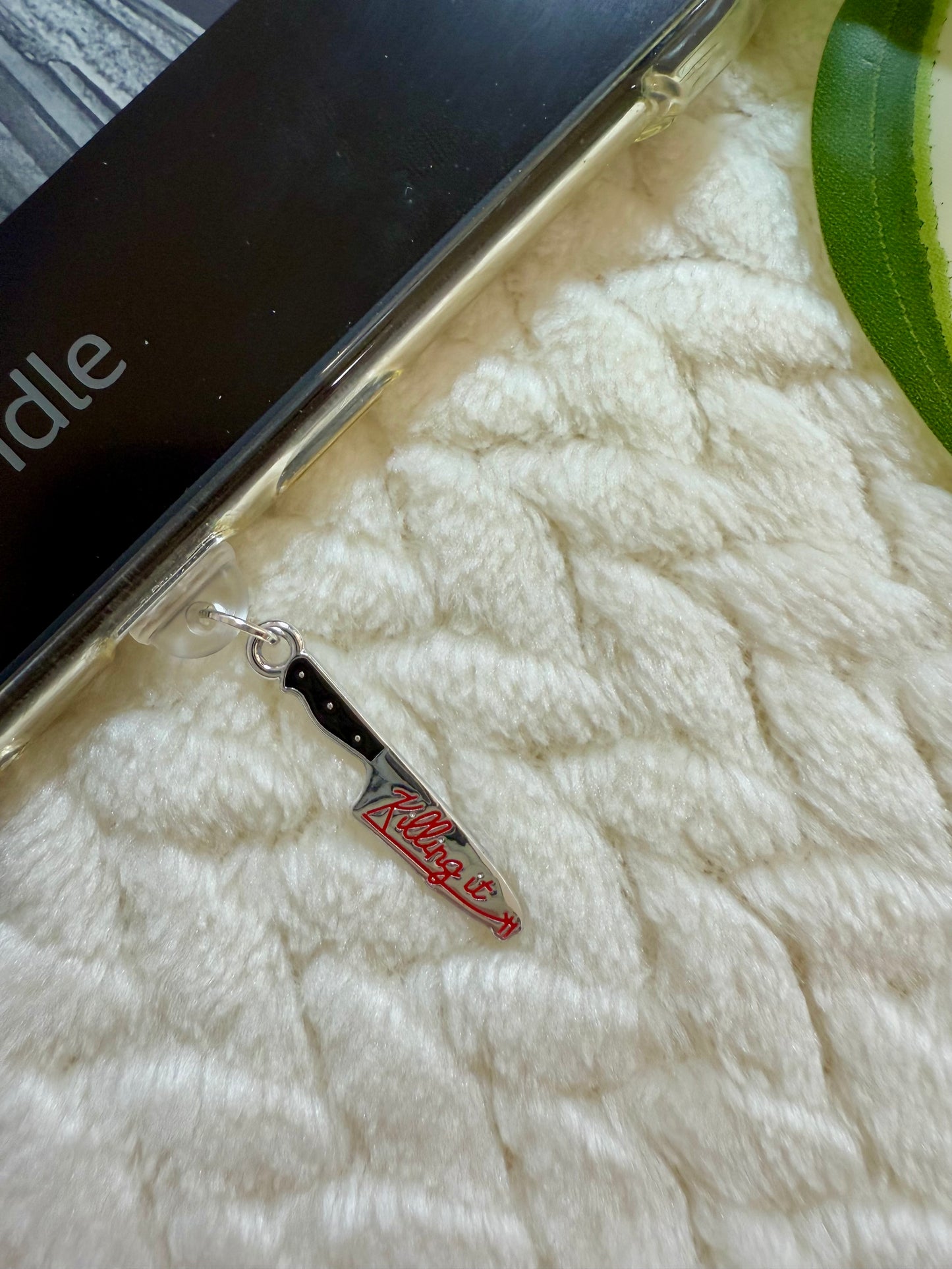 Kindle / E-Reader Charm Thriller Knife