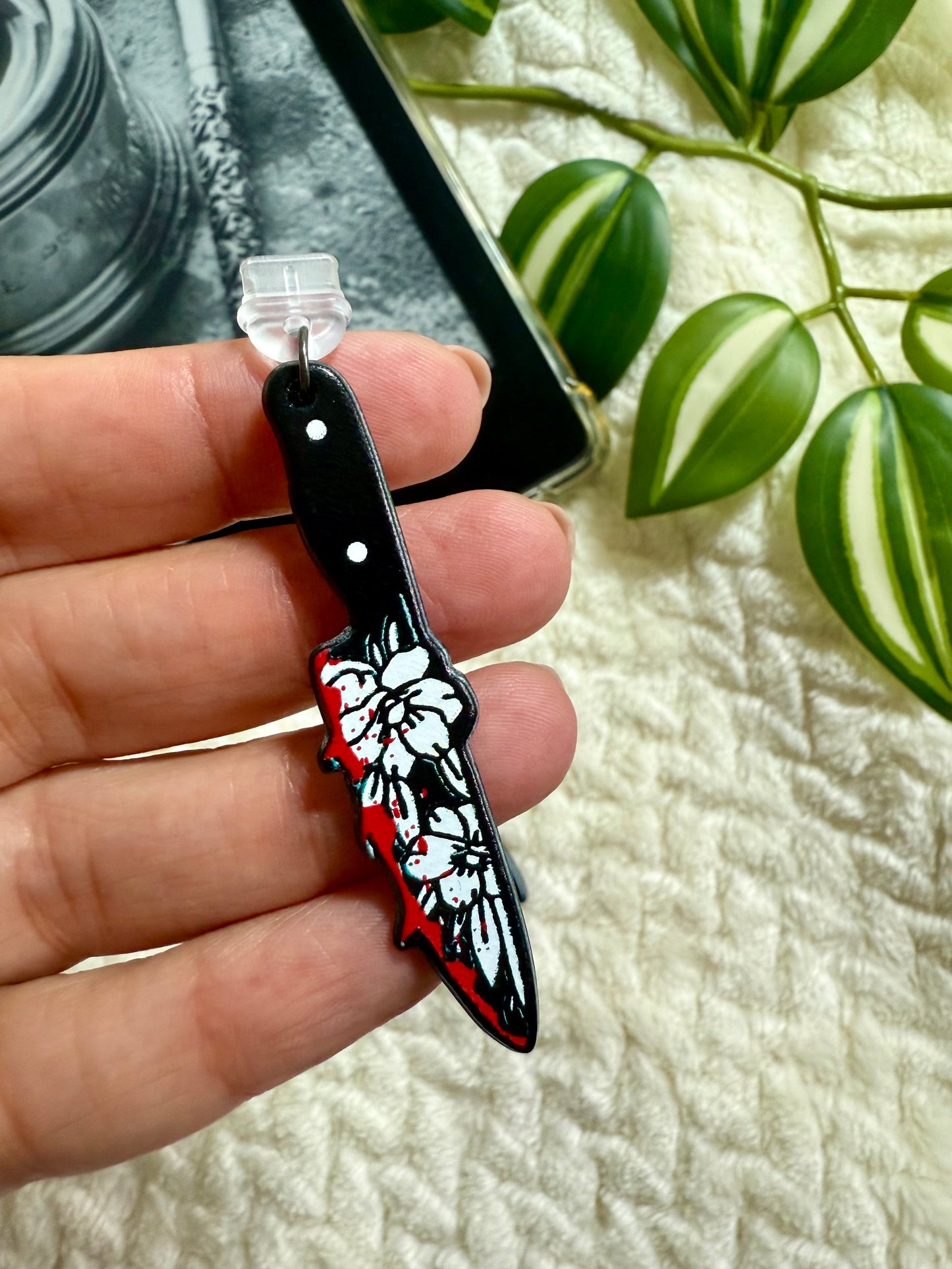 Kindle / E-Reader Thriller Knife Charm