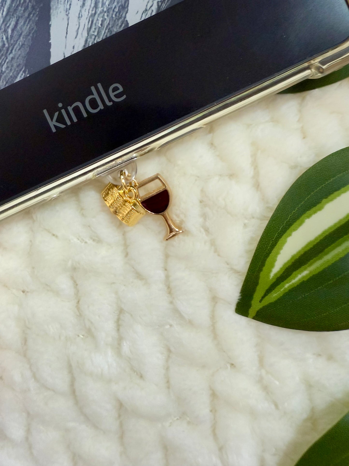 Kindle / E-Reader Charm Books and Wine