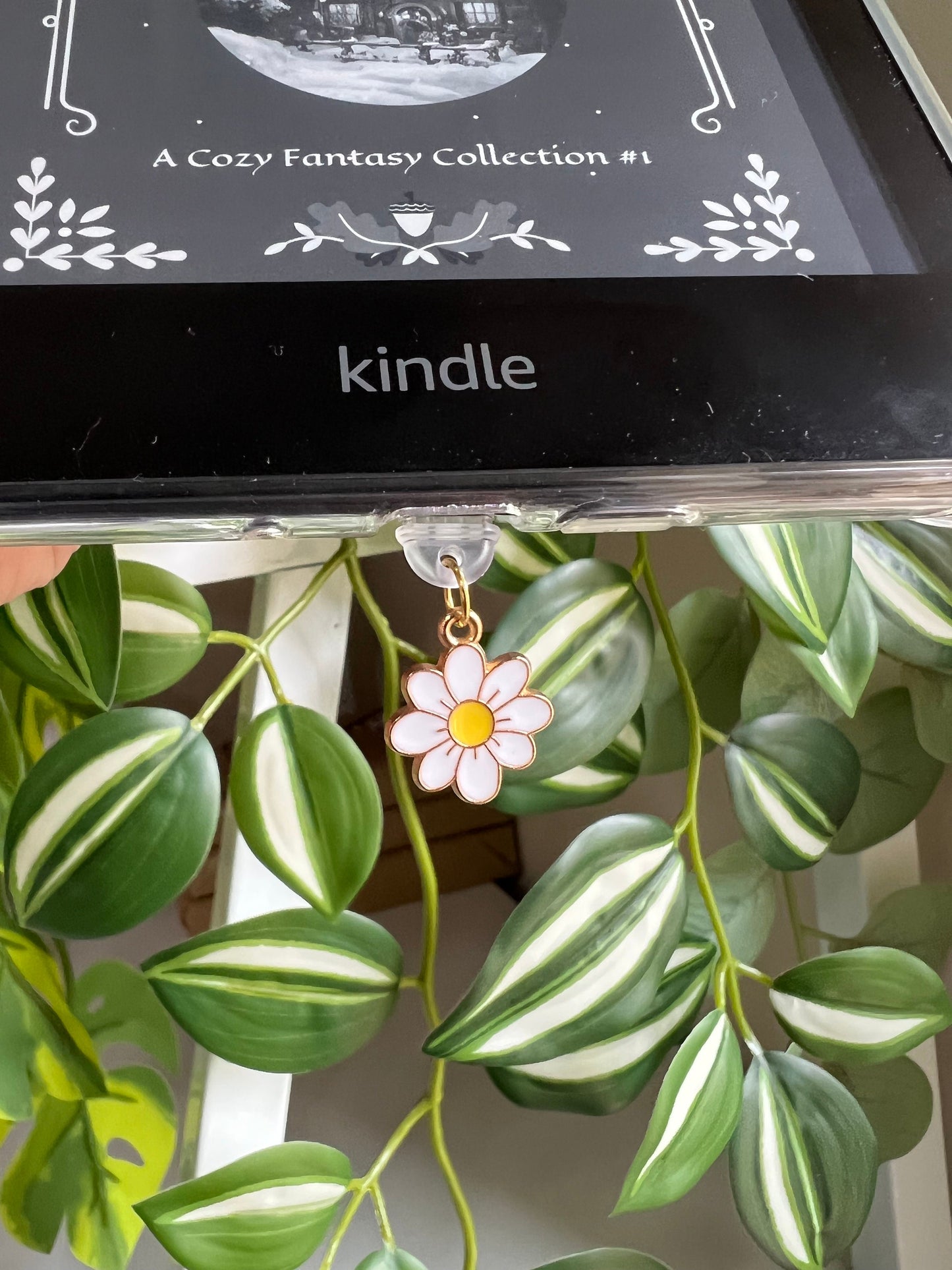Kindle / E-Reader Charm Daisy Flower