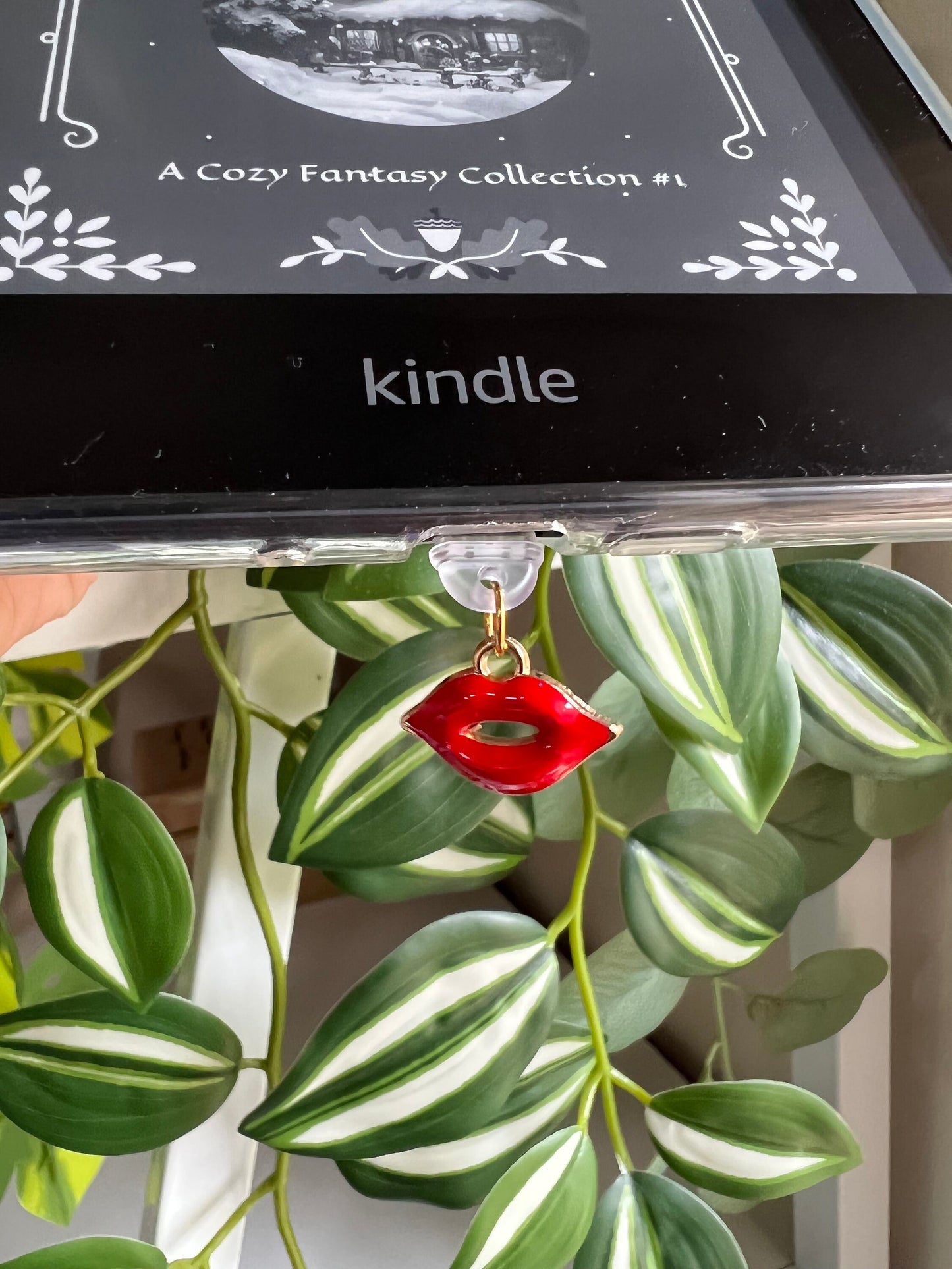 Kindle / E-Reader Charm Lips